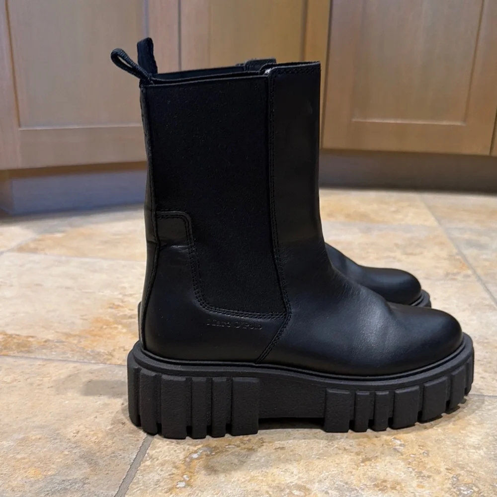 Marc O’Polo Lug Sole Chelsea Boots
